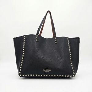 ✨ Valentino Rockstud Grainy Leather Reversible Tote - Black ✨